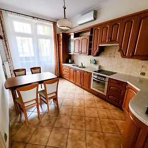 Quiet 4-bedroom Old Town * Krakow