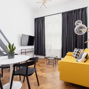 Main Square - Modern - 7 Gertrudy Street