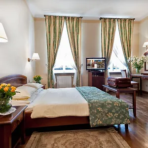 Hotell Karmel 3*
