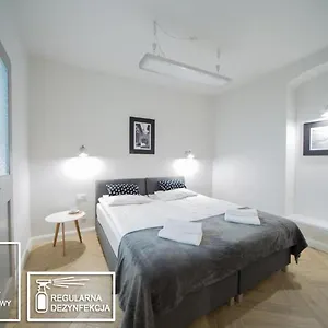Apartment M5 Main Square Stylish One Bedroom