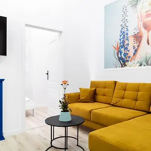 Apartamento Magnificent Zyblikiewicza 11a, Location *