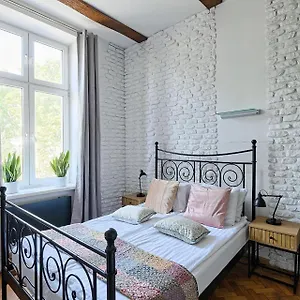 Urban Nest Dietla 69-8b *