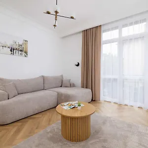 Klimatyzowany W Krakowie Przy Parku Z Dwiema Sypialniami I Biurkiem Do Pracy Zdalnej By Renters *