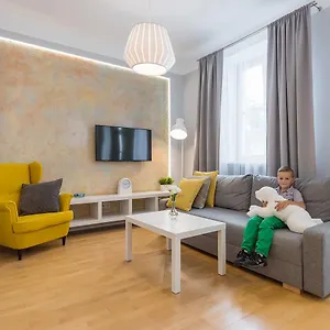 Apartment Around Market Square