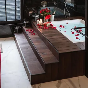 Апартаменты Art Penthouse With Jacuzzi - Center
