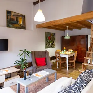 Sky's The Limit! Spacey Loft Apartamento
