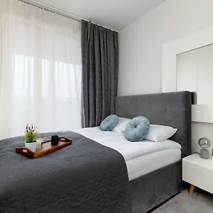 Apartment Lubicz Stylish With Parking And Air Conditioning In The Center By Renters Krakow