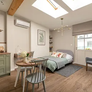 Pistachio Loft Near Wawel Royal Castle Apartment *