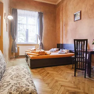 Momotown Privates Cracovie