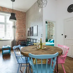 Discover Loft Near Main Station Netflix