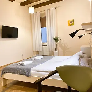 Faust Aparthostel Hostel *