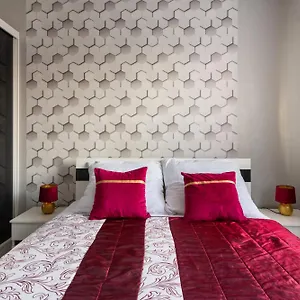 Cozy Red Rose Apartment, 2 Down Town Apartment *