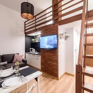 2 Nights Apartments - Great Location, Right Next To Main Rail And Bus Station, 10 Min To Main Square By Foot