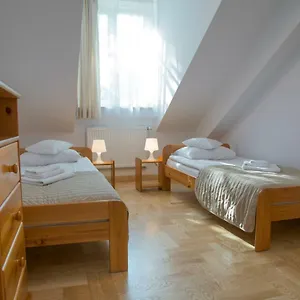 Goscinne Dom Sw. Szymona Homestay *